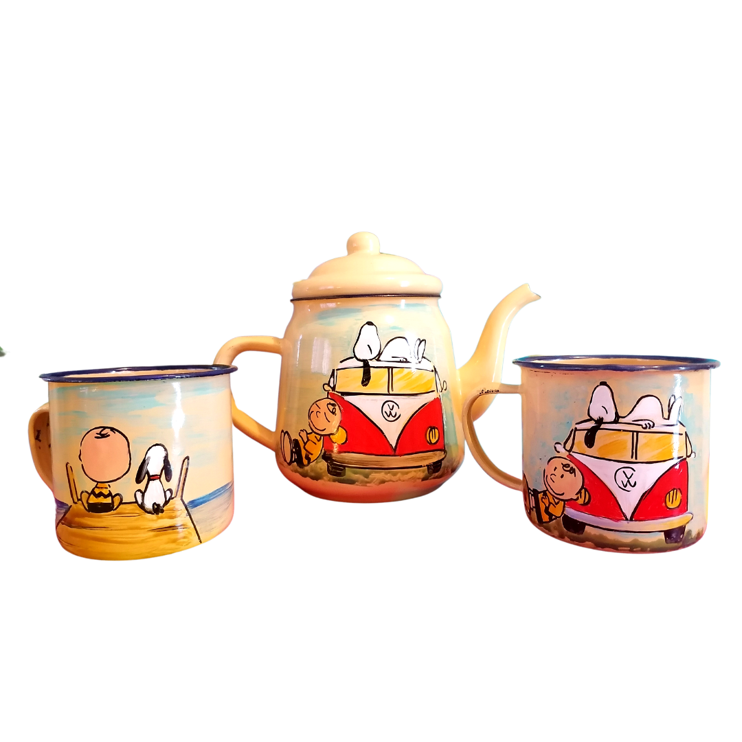 Juego tetera enlozada y jarros Charlie Brown